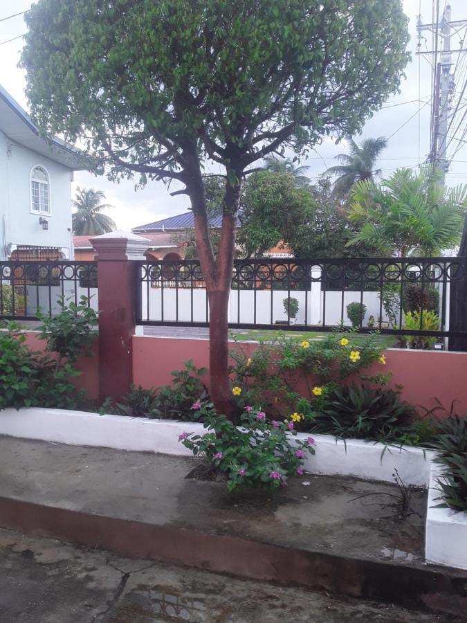 Derick'S Inn Piarco Exterior photo